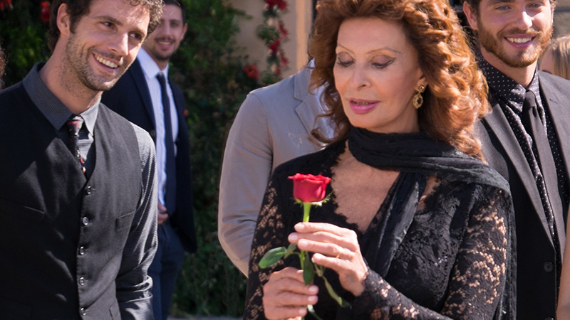 Una rosa per Sophia Loren – Dolce & Gabbana lancia la fragranza, “Dolce Rosa Excelsa”.