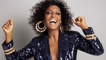 La cantante italo eritrea SENHIT è tra i giudici del Muro umano di ALL TOGETHER NOW lo show musicale su Canale 5